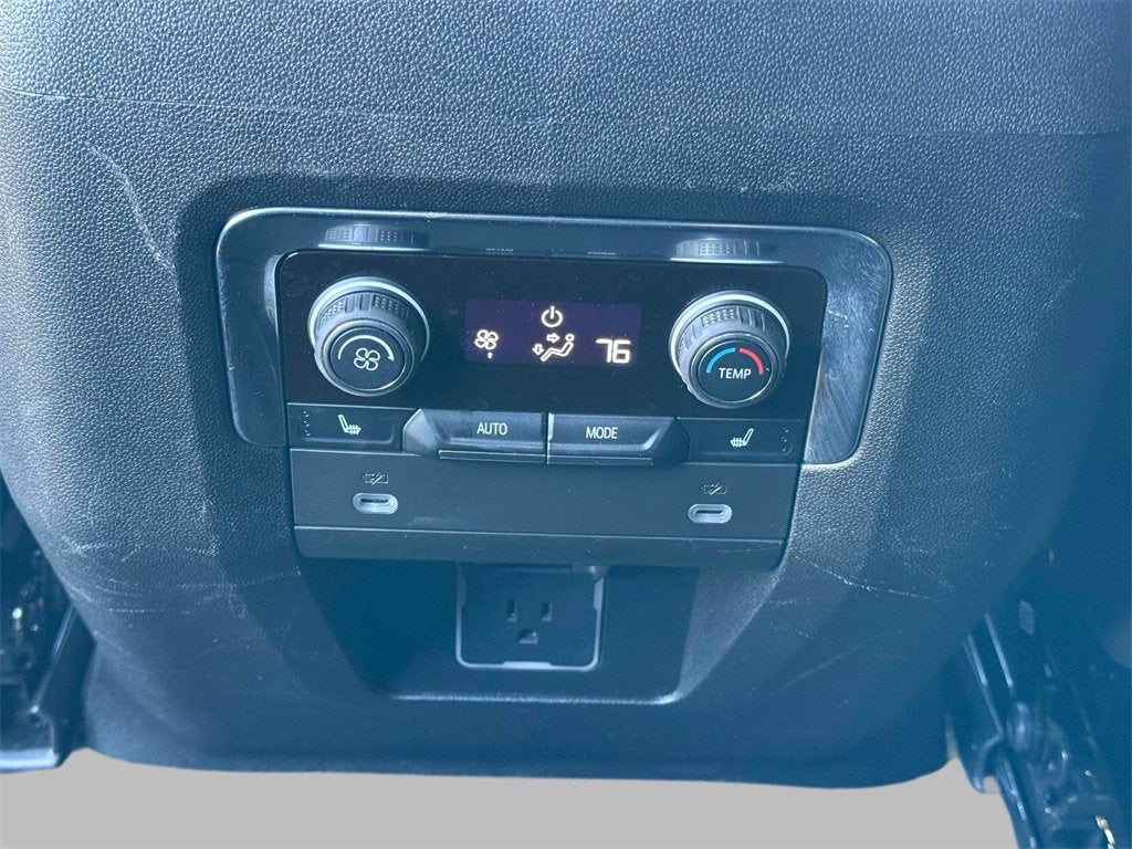 2024 Chevrolet Suburban RST