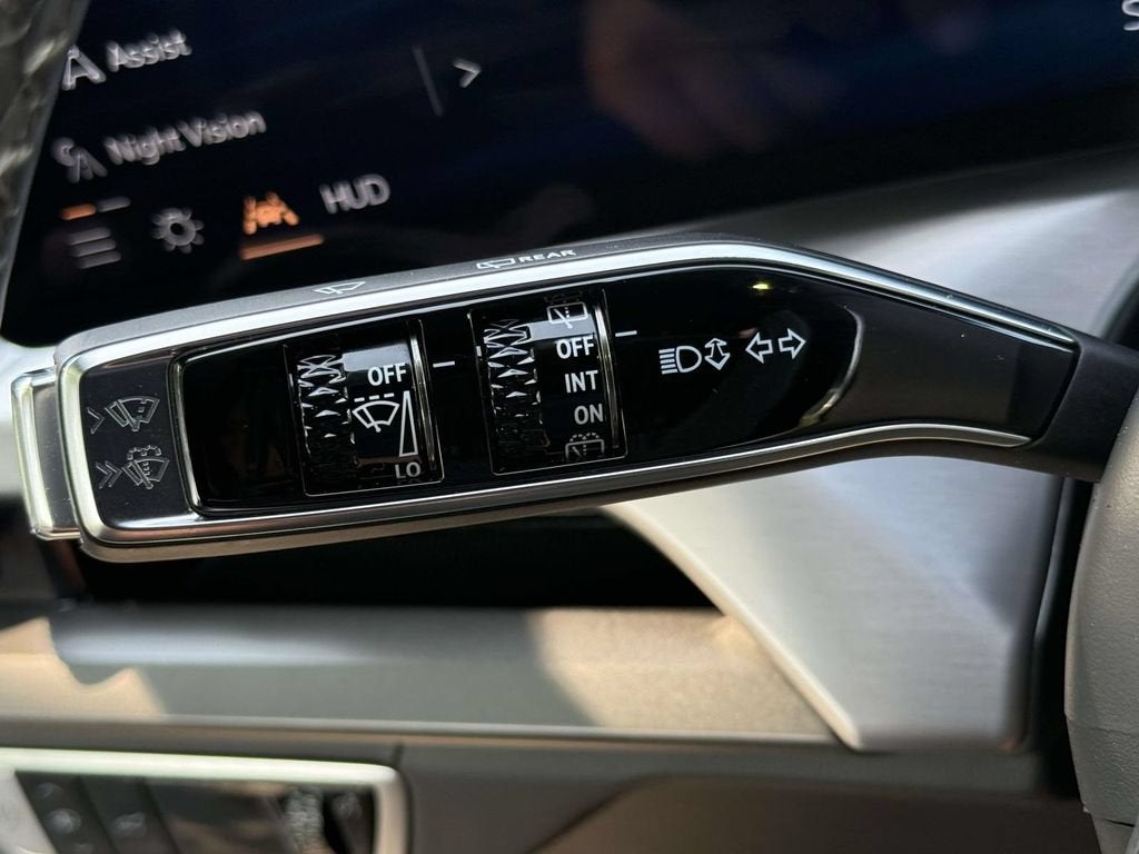 2026 Cadillac VISTIQ Platinum