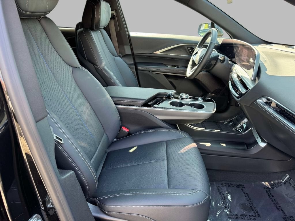 2025 Cadillac LYRIQ Luxury 1