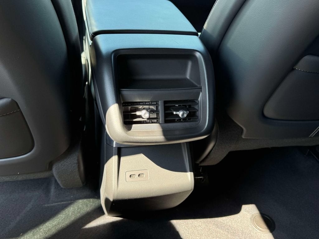 2025 Cadillac LYRIQ Luxury 1