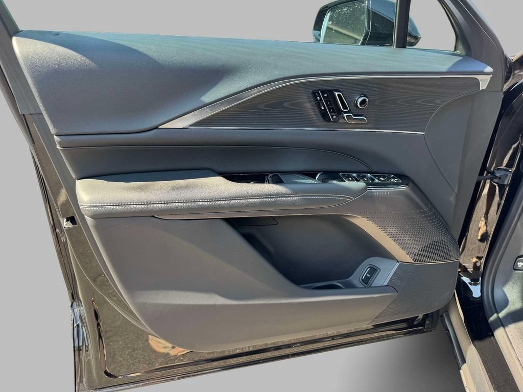 2025 Cadillac LYRIQ Luxury 1