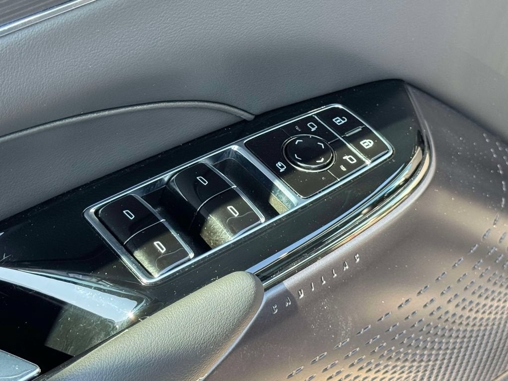 2025 Cadillac LYRIQ Luxury 1