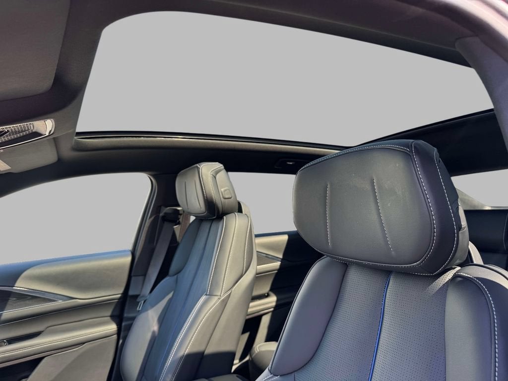2025 Cadillac LYRIQ Luxury 1