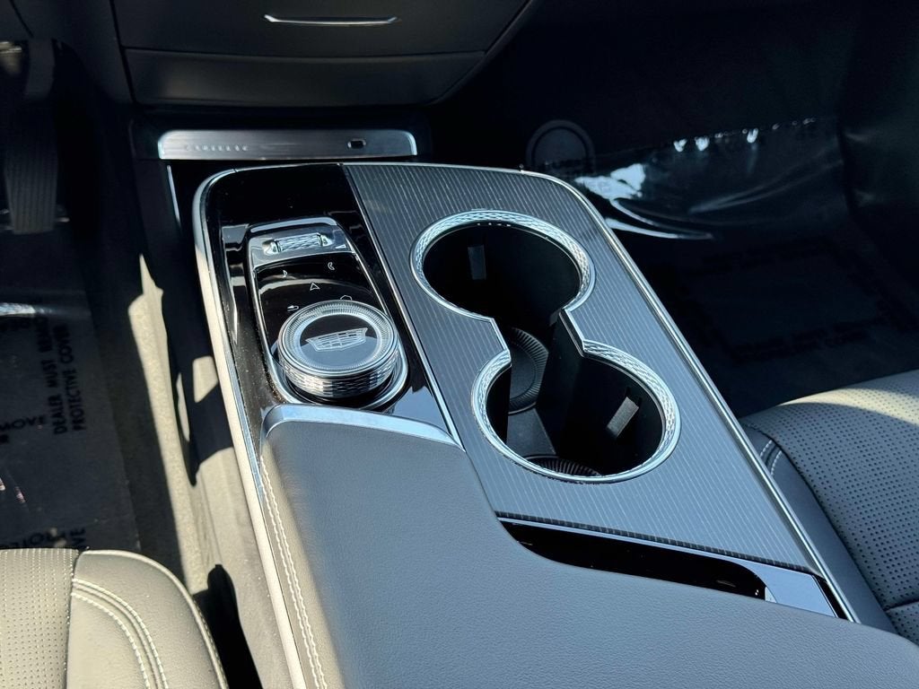 2025 Cadillac LYRIQ Luxury 1