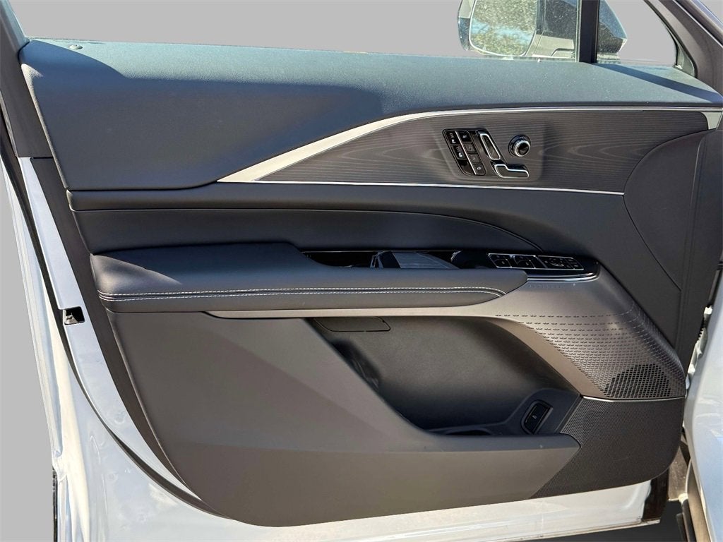 2025 Cadillac LYRIQ Luxury 1