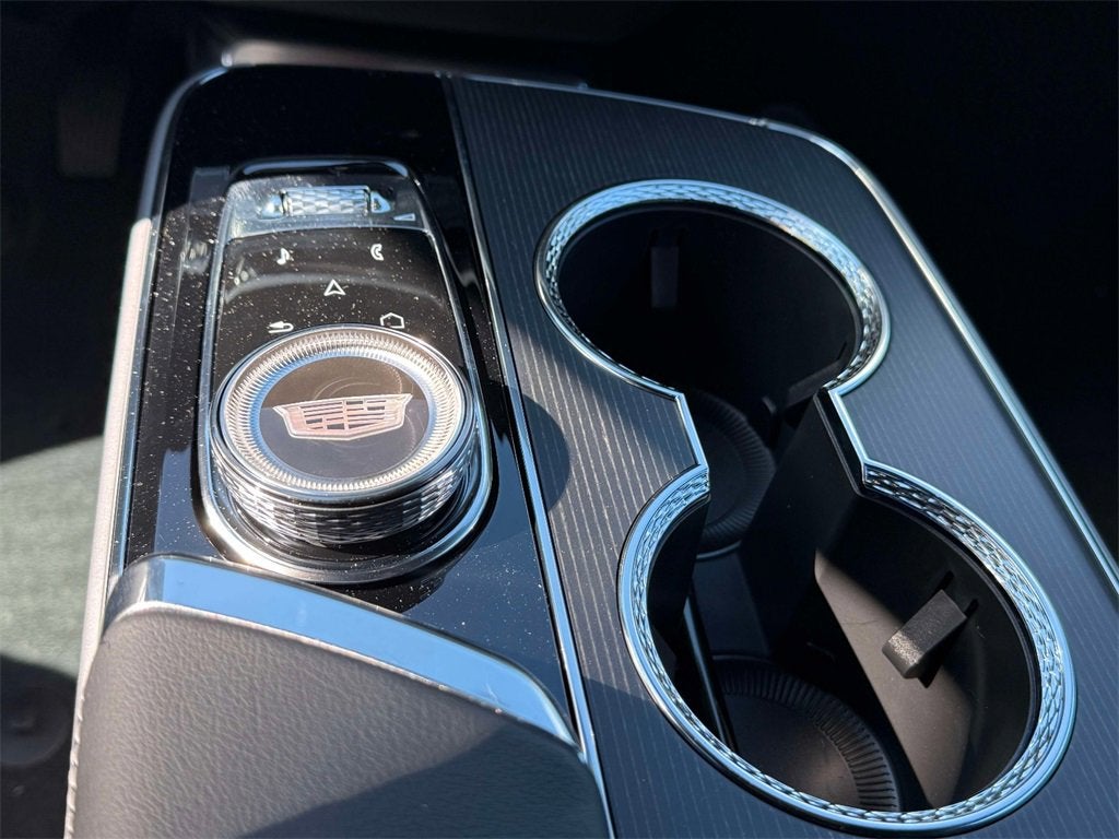 2025 Cadillac LYRIQ Luxury 1