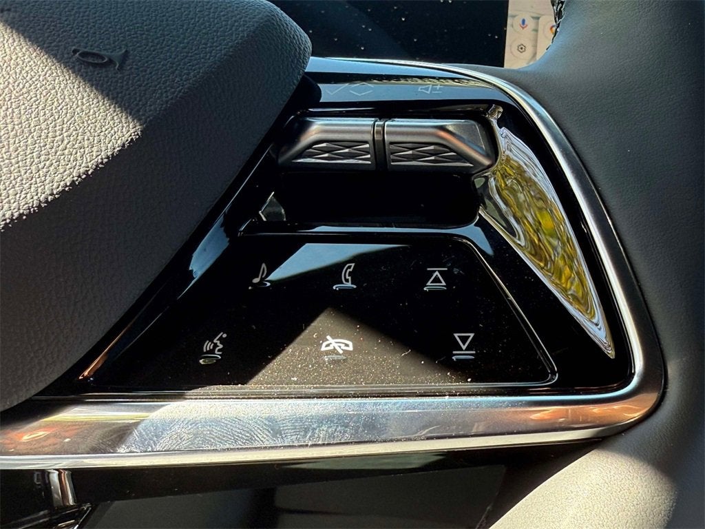 2025 Cadillac LYRIQ Luxury 1