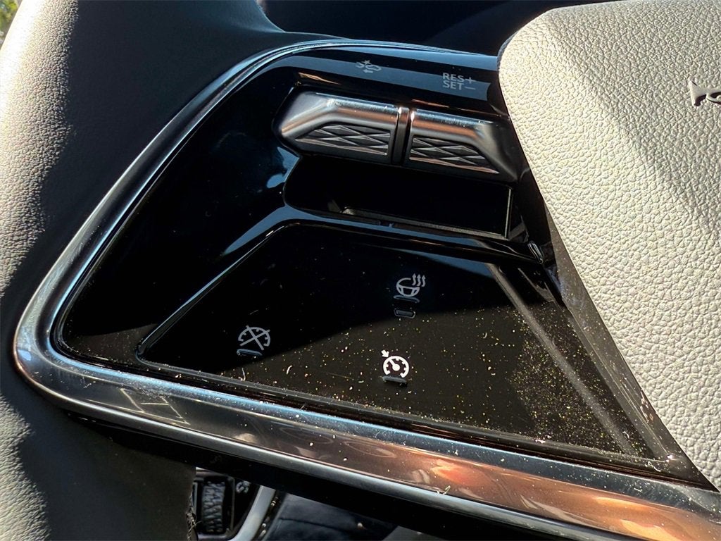 2025 Cadillac LYRIQ Luxury 1