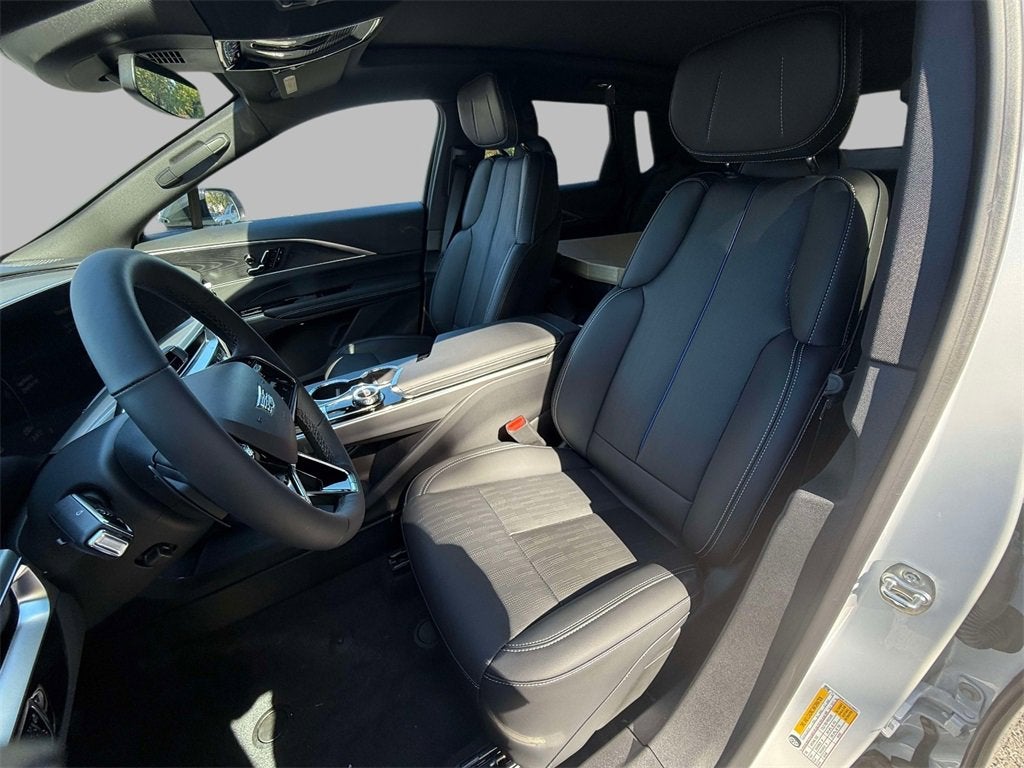 2025 Cadillac LYRIQ Luxury 1