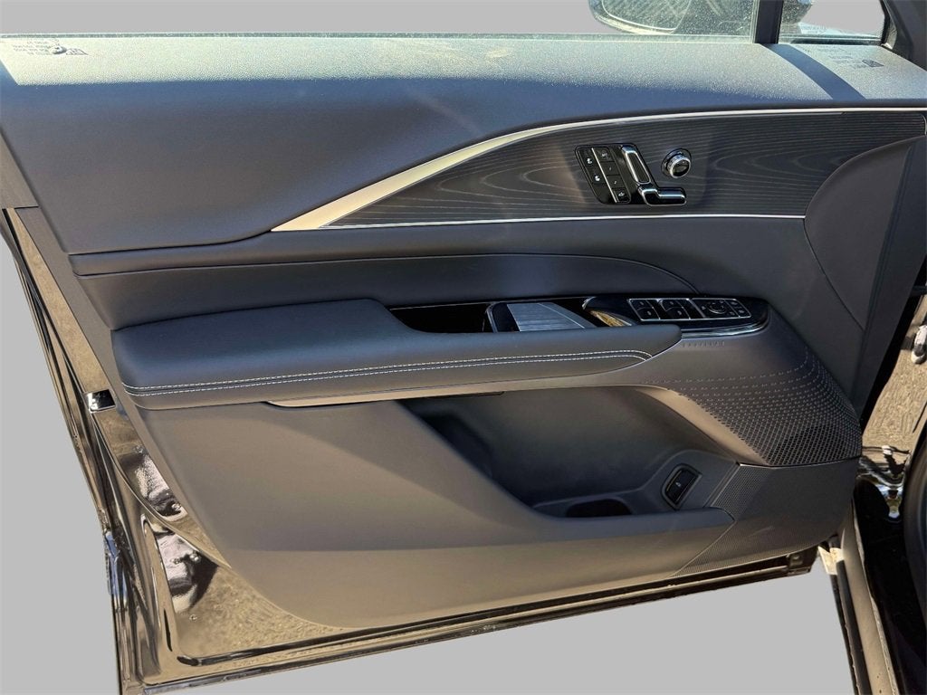 2025 Cadillac LYRIQ Luxury 1