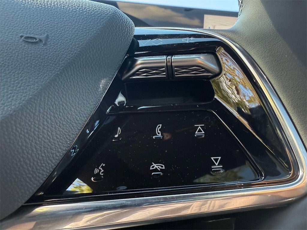 2025 Cadillac LYRIQ Luxury 1