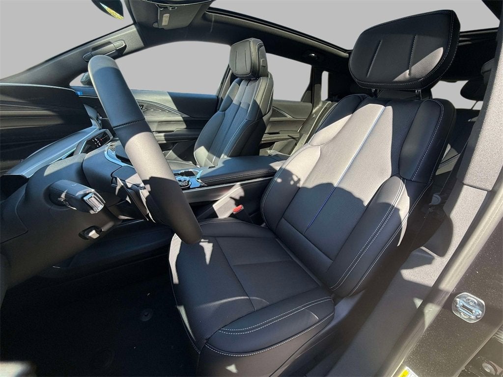 2025 Cadillac LYRIQ Luxury 1