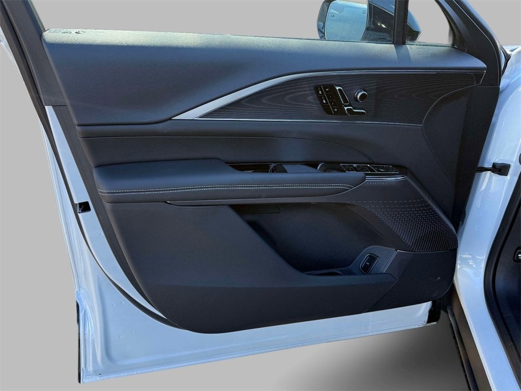 2025 Cadillac LYRIQ Luxury 1