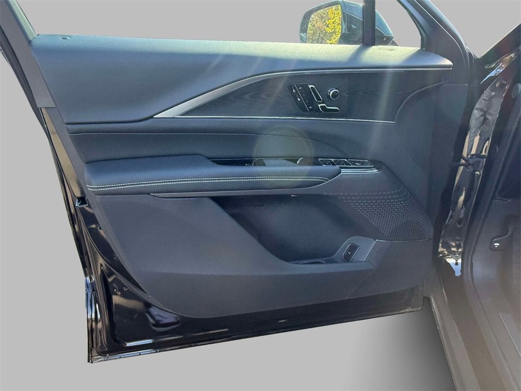 2025 Cadillac LYRIQ Luxury 1