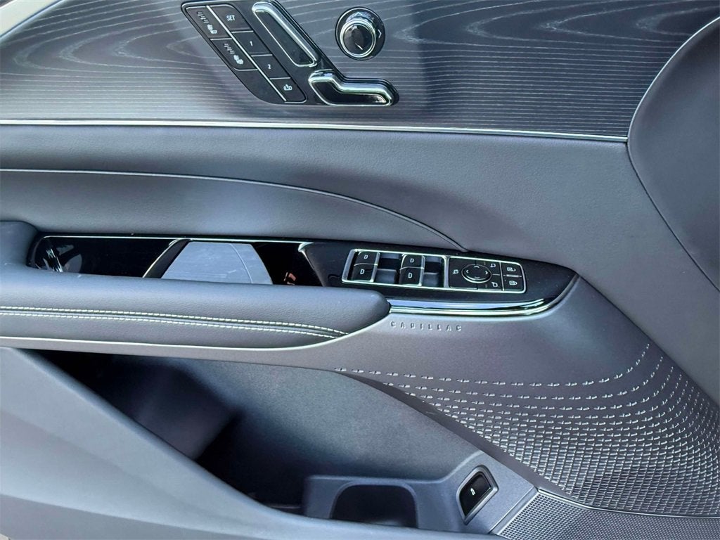 2025 Cadillac LYRIQ Luxury 1