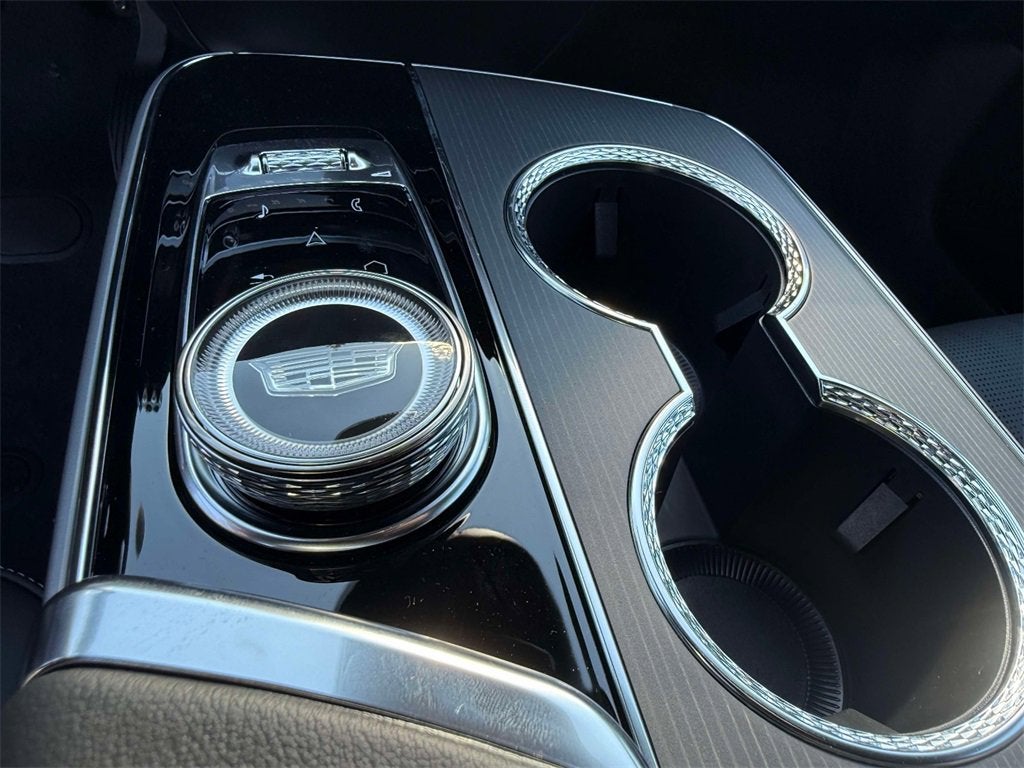 2025 Cadillac LYRIQ Luxury 1