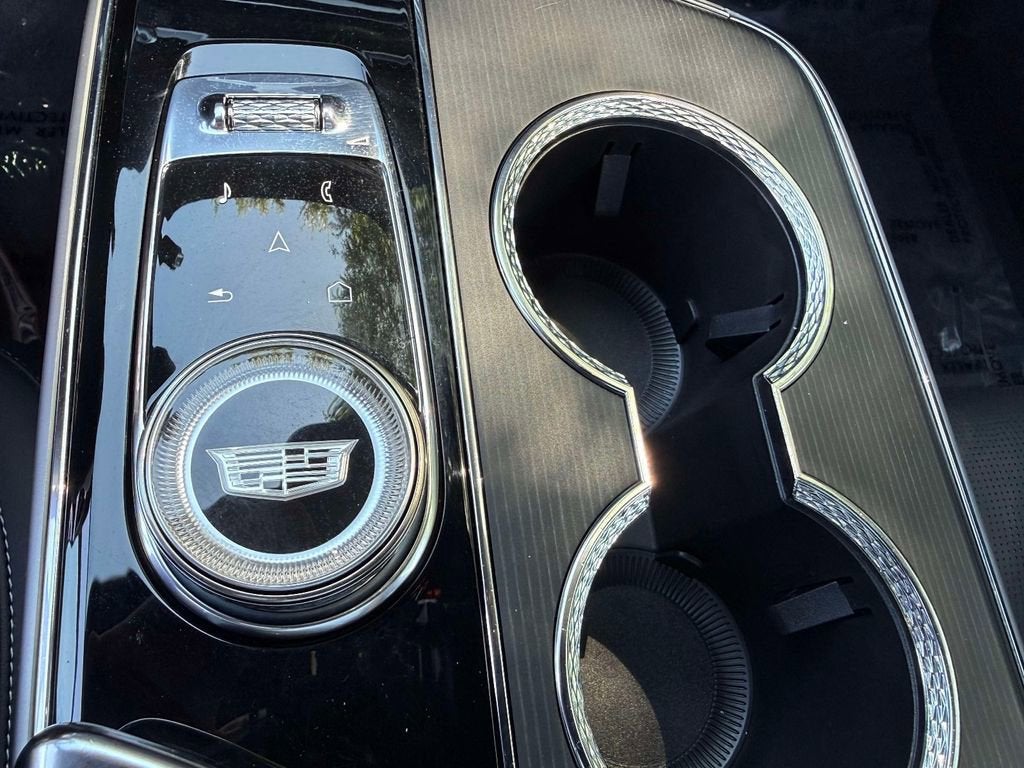 2025 Cadillac LYRIQ Luxury 1