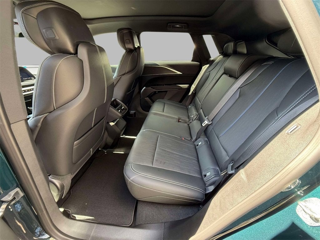 2025 Cadillac LYRIQ Luxury 1