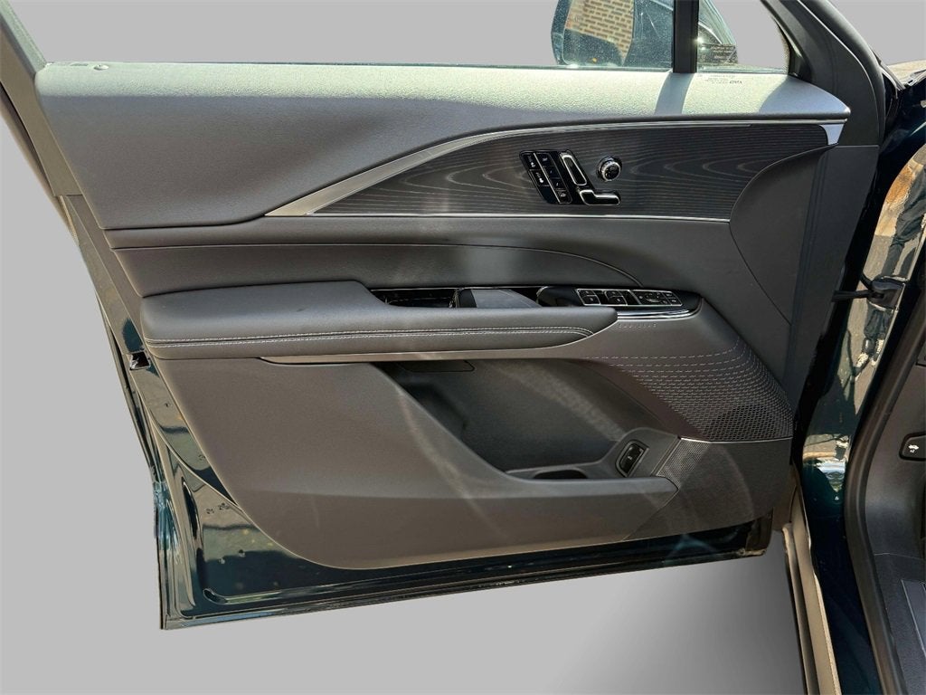 2025 Cadillac LYRIQ Luxury 1