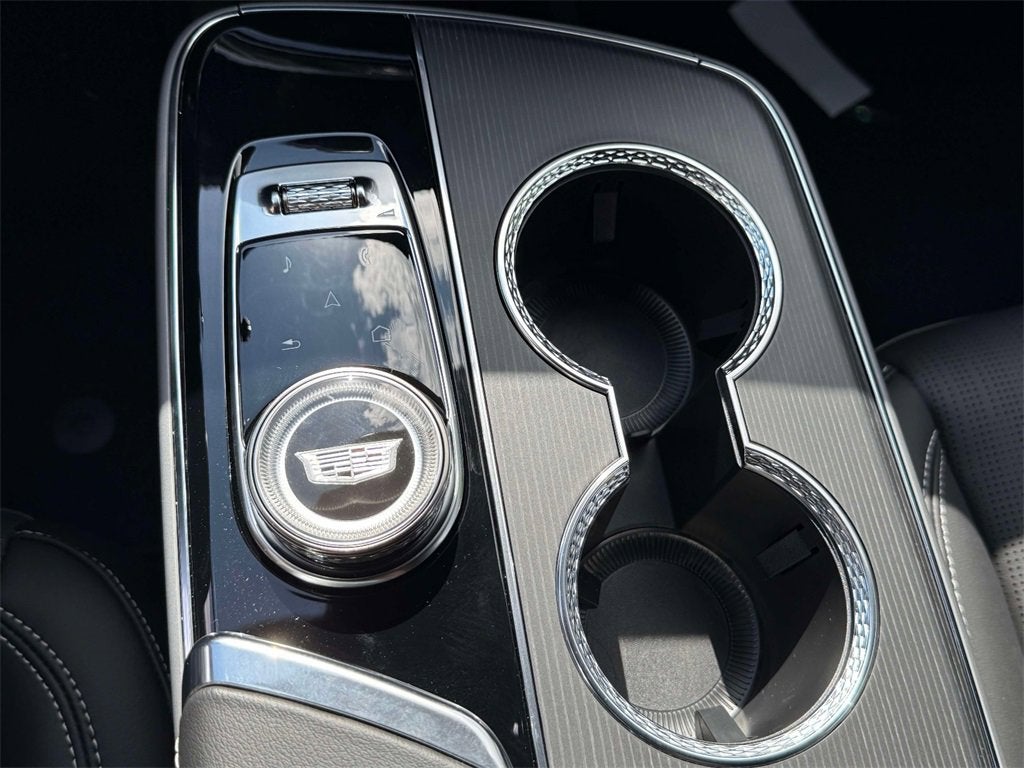 2025 Cadillac LYRIQ Luxury 1