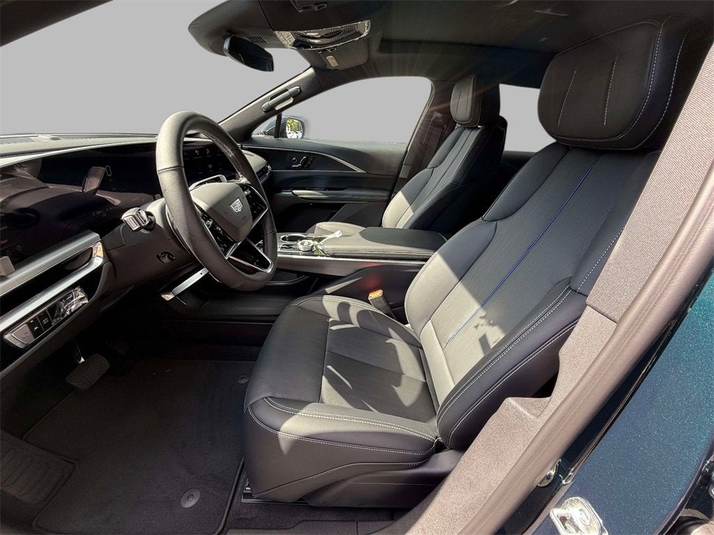 2025 Cadillac LYRIQ Luxury 1