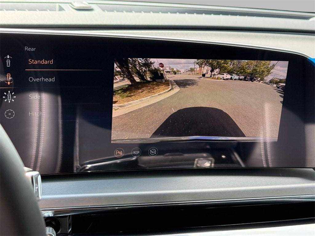 2025 Cadillac LYRIQ Luxury 1