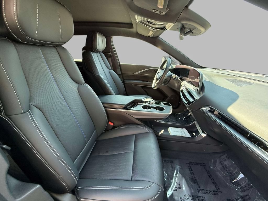 2024 Cadillac LYRIQ Luxury 1
