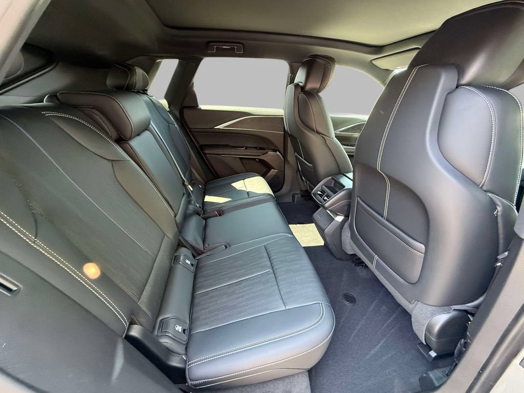 2024 Cadillac LYRIQ Luxury 1