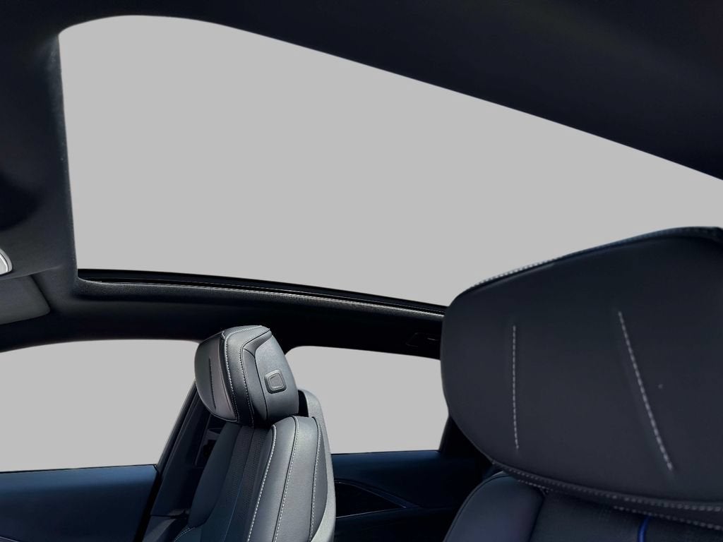 2024 Cadillac LYRIQ Luxury 1