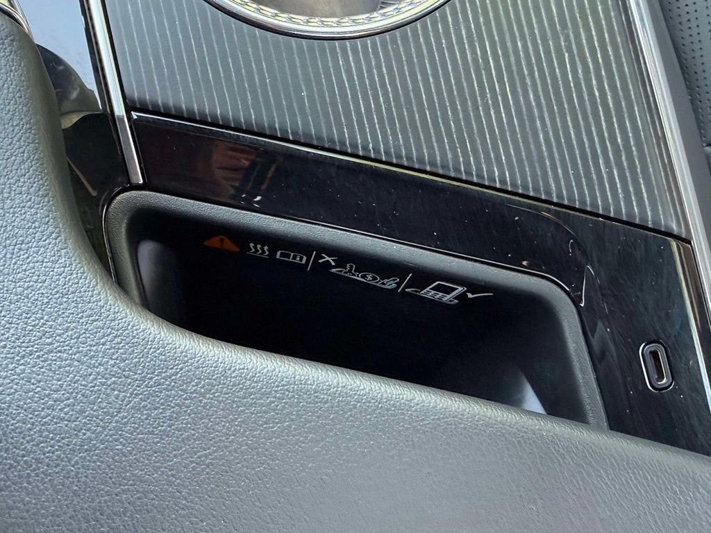 2024 Cadillac LYRIQ Luxury 1