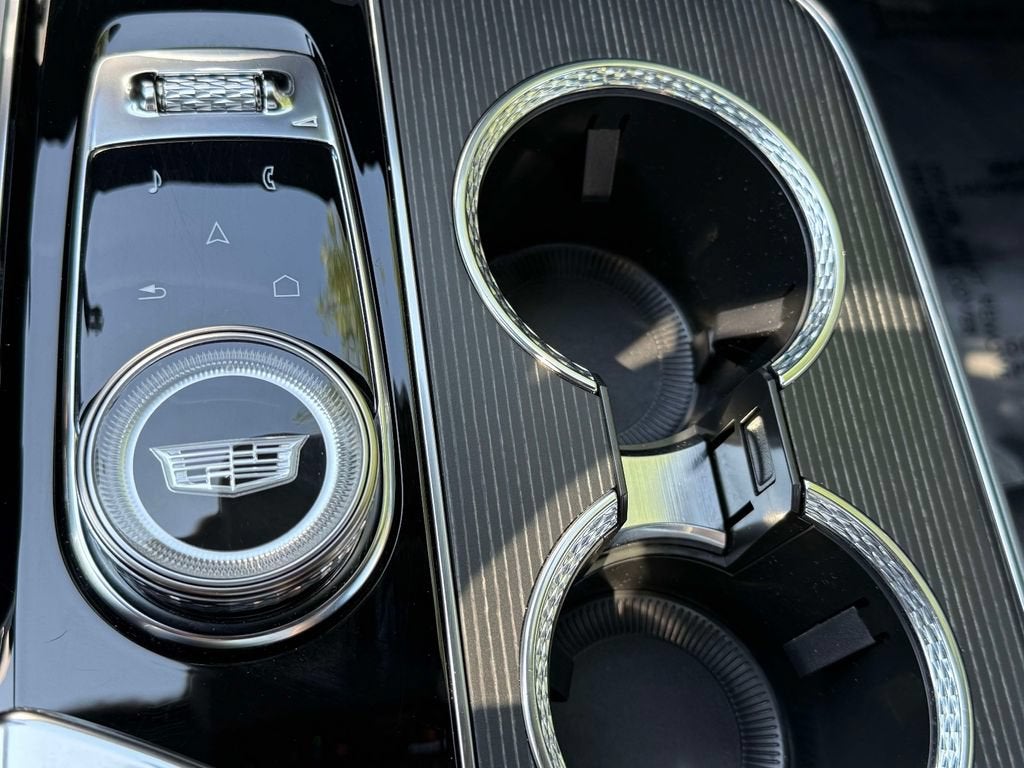 2024 Cadillac LYRIQ Luxury 1