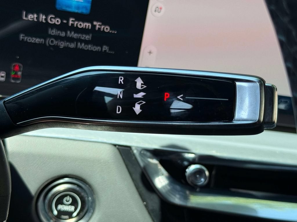 2024 Cadillac LYRIQ Luxury 1