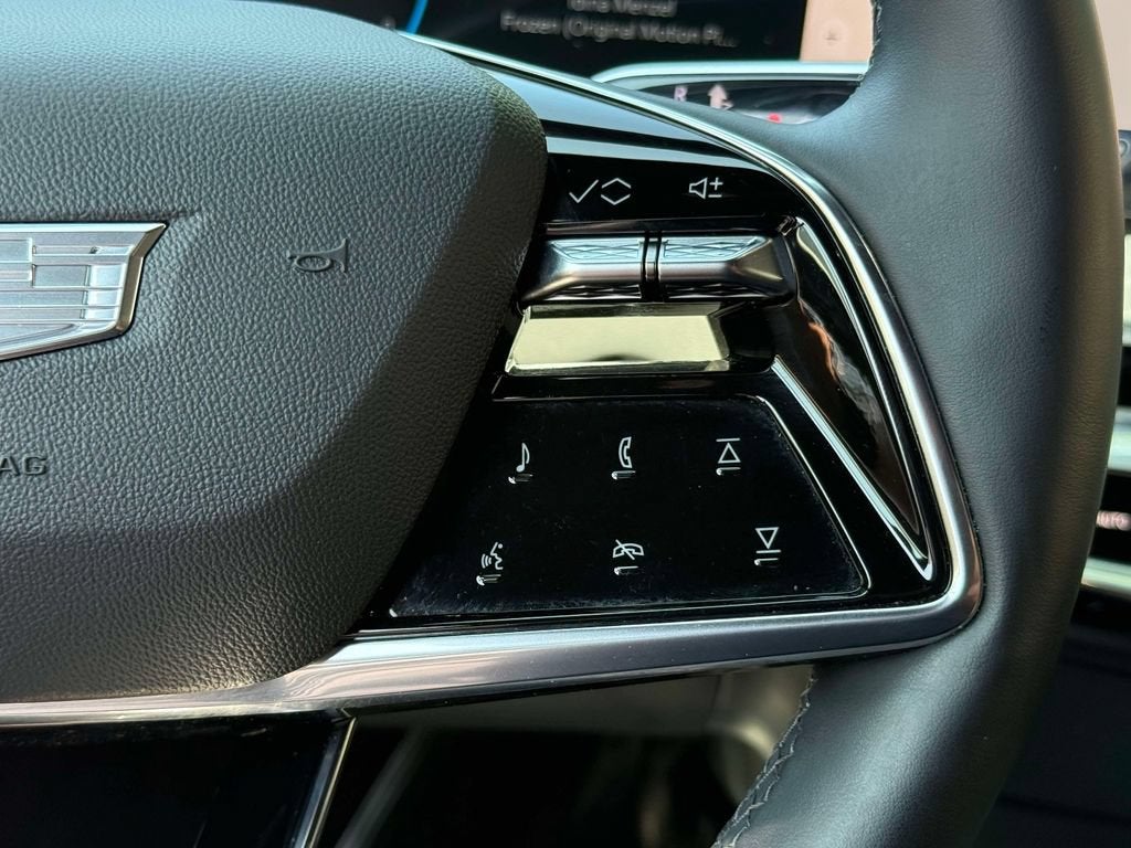 2024 Cadillac LYRIQ Luxury 1