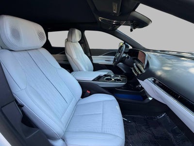 2024 Cadillac LYRIQ Luxury 2