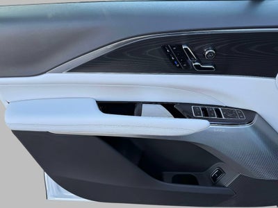 2024 Cadillac LYRIQ Luxury 2