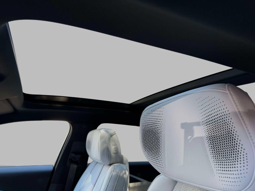 2024 Cadillac LYRIQ Luxury 2