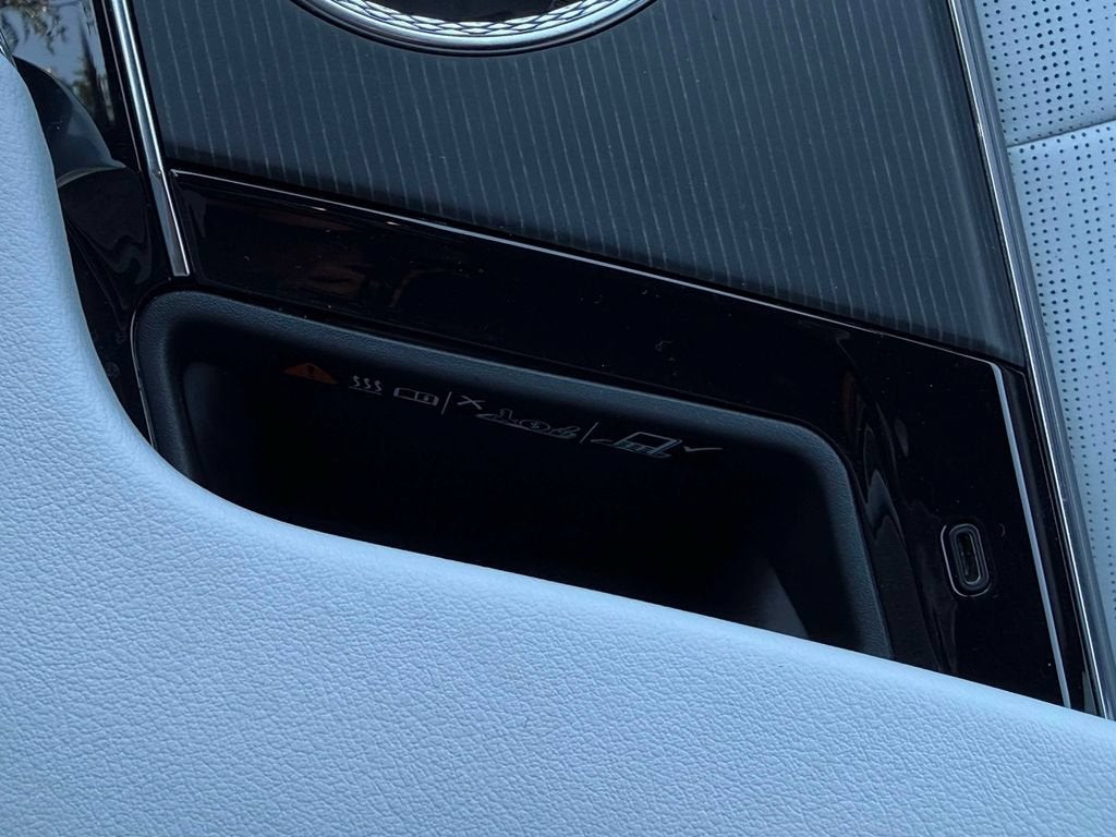 2024 Cadillac LYRIQ Luxury 2