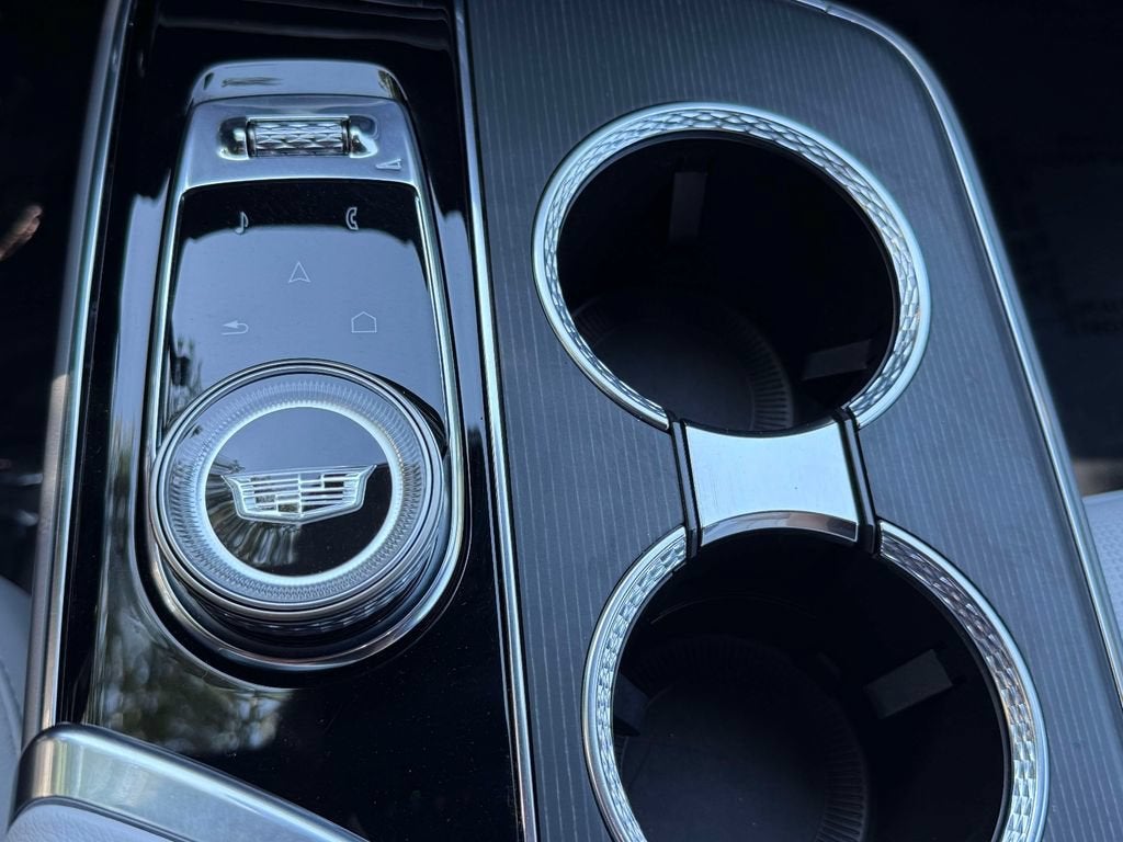 2024 Cadillac LYRIQ Luxury 2