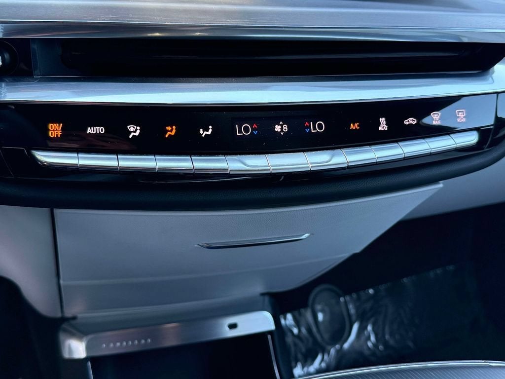 2024 Cadillac LYRIQ Luxury 2