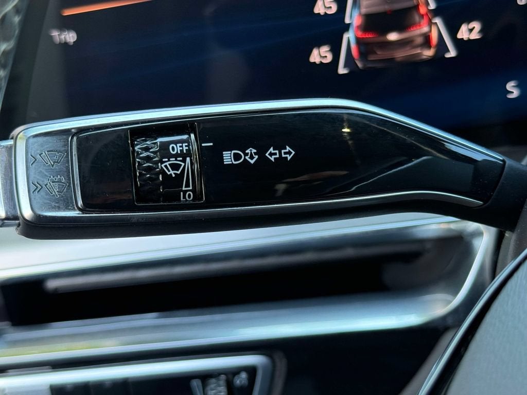 2024 Cadillac LYRIQ Luxury 2