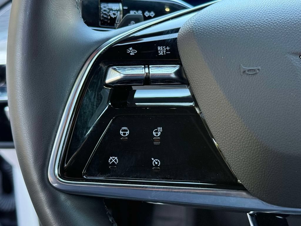 2024 Cadillac LYRIQ Luxury 2
