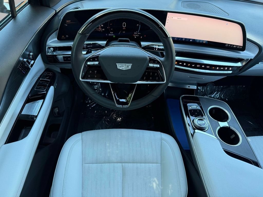 2024 Cadillac LYRIQ Luxury 2