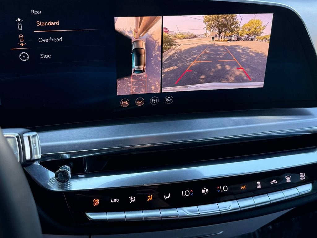 2024 Cadillac LYRIQ Luxury 2