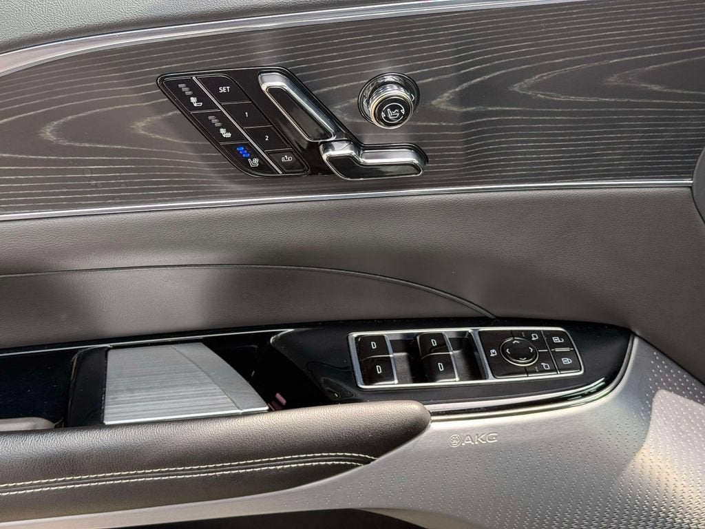 2024 Cadillac LYRIQ Luxury 2