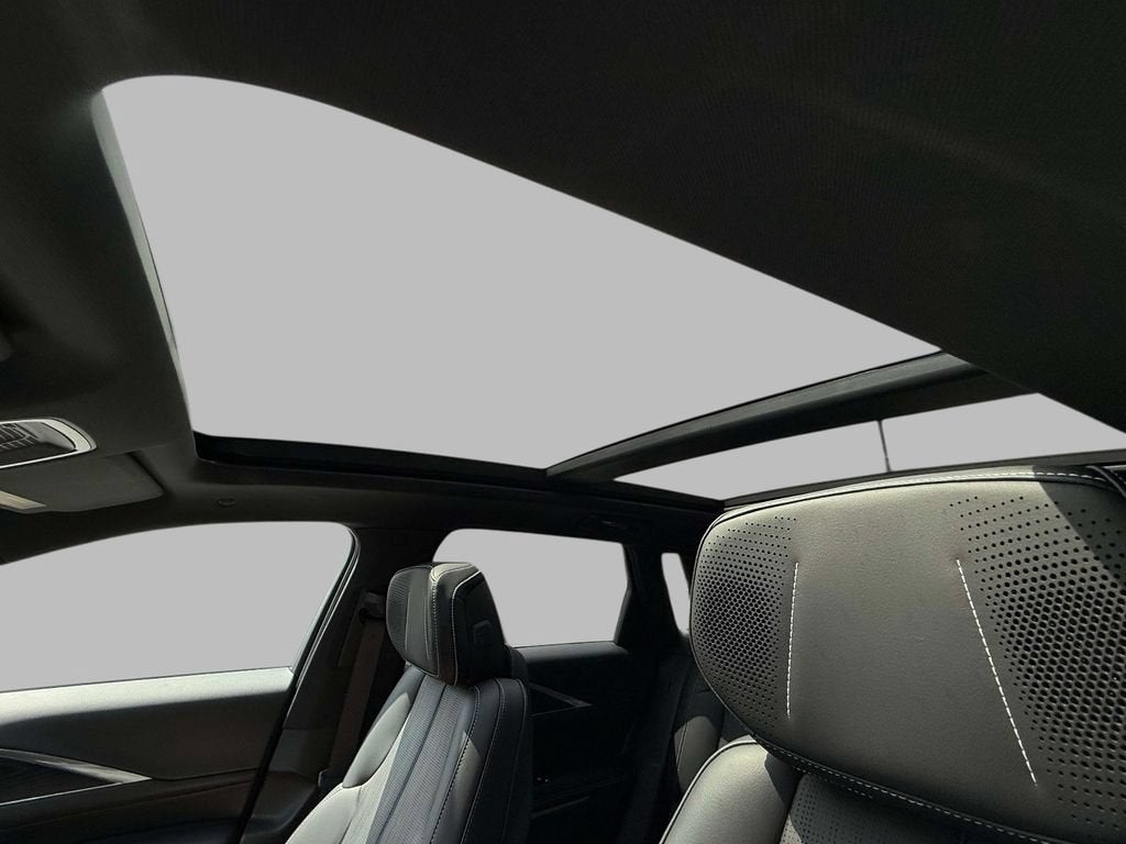2024 Cadillac LYRIQ Luxury 2