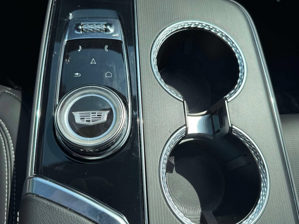 2024 Cadillac LYRIQ Luxury 2