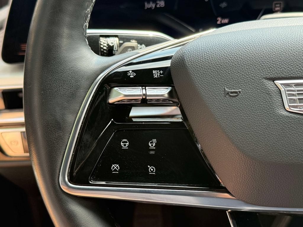 2024 Cadillac LYRIQ Luxury 2