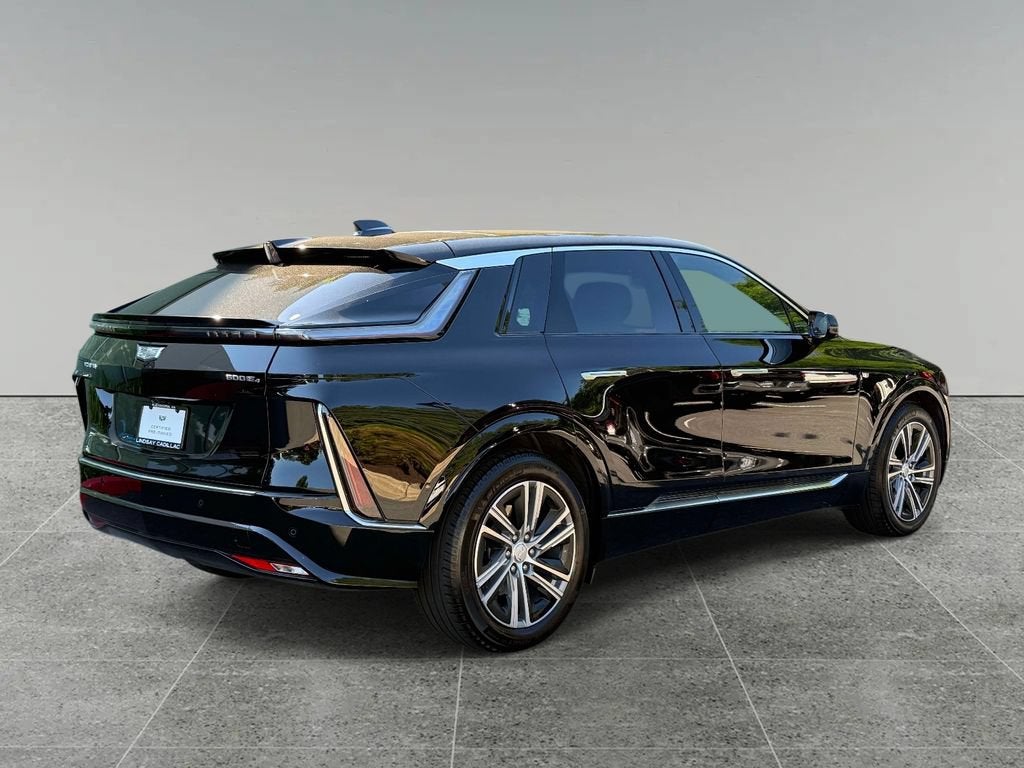 2024 Cadillac LYRIQ Luxury 2