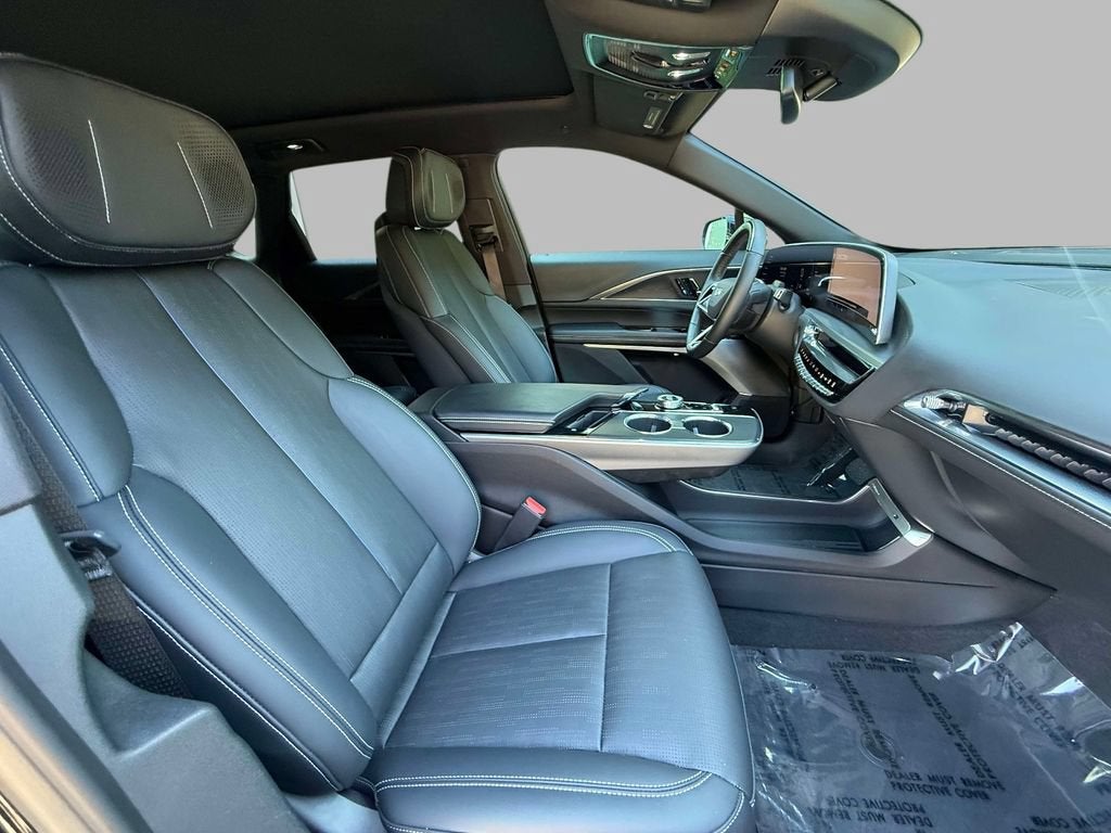 2024 Cadillac LYRIQ Luxury 2