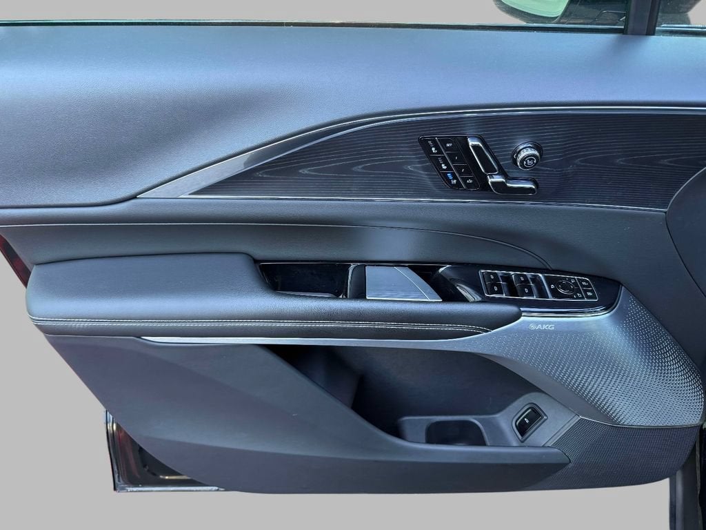 2024 Cadillac LYRIQ Luxury 2